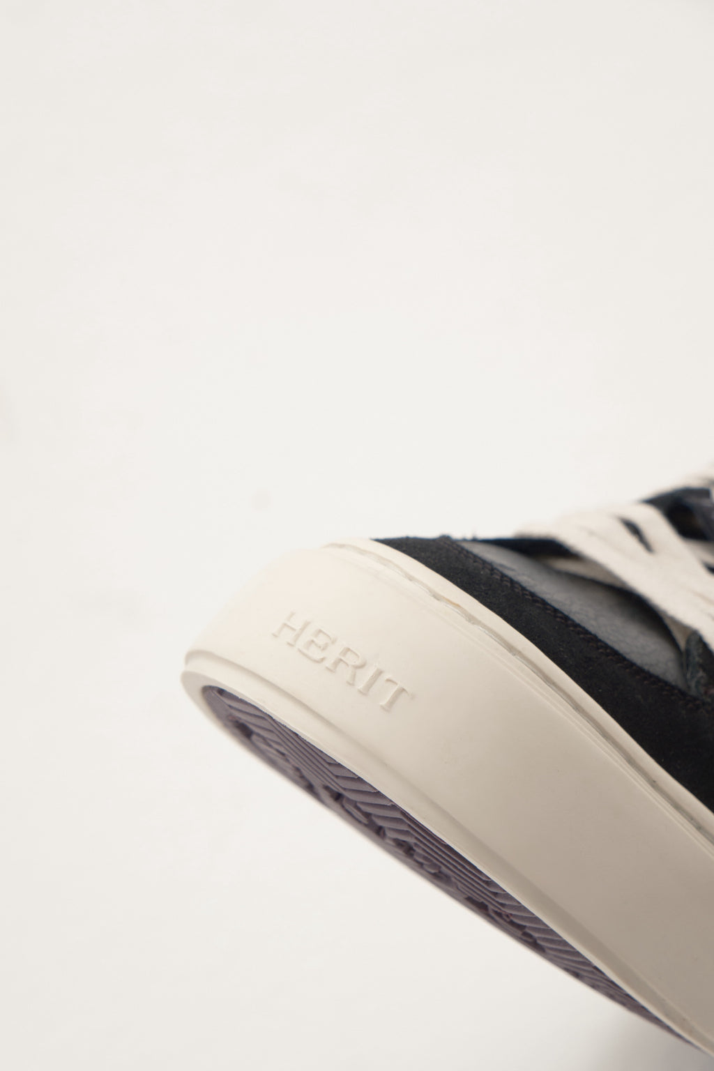 Herit Era Black