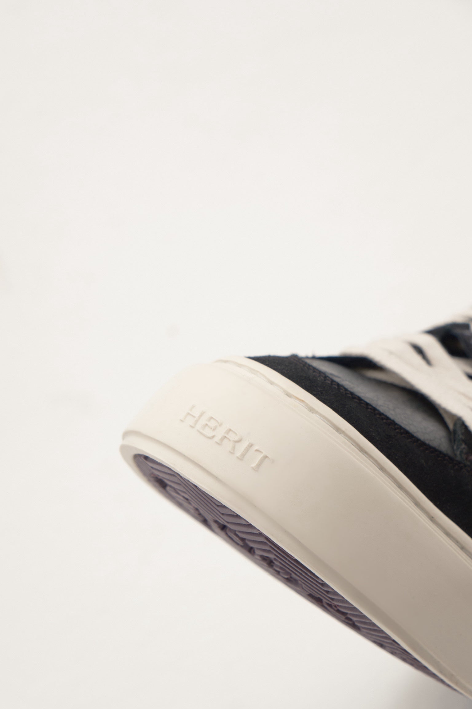 Herit Era Black