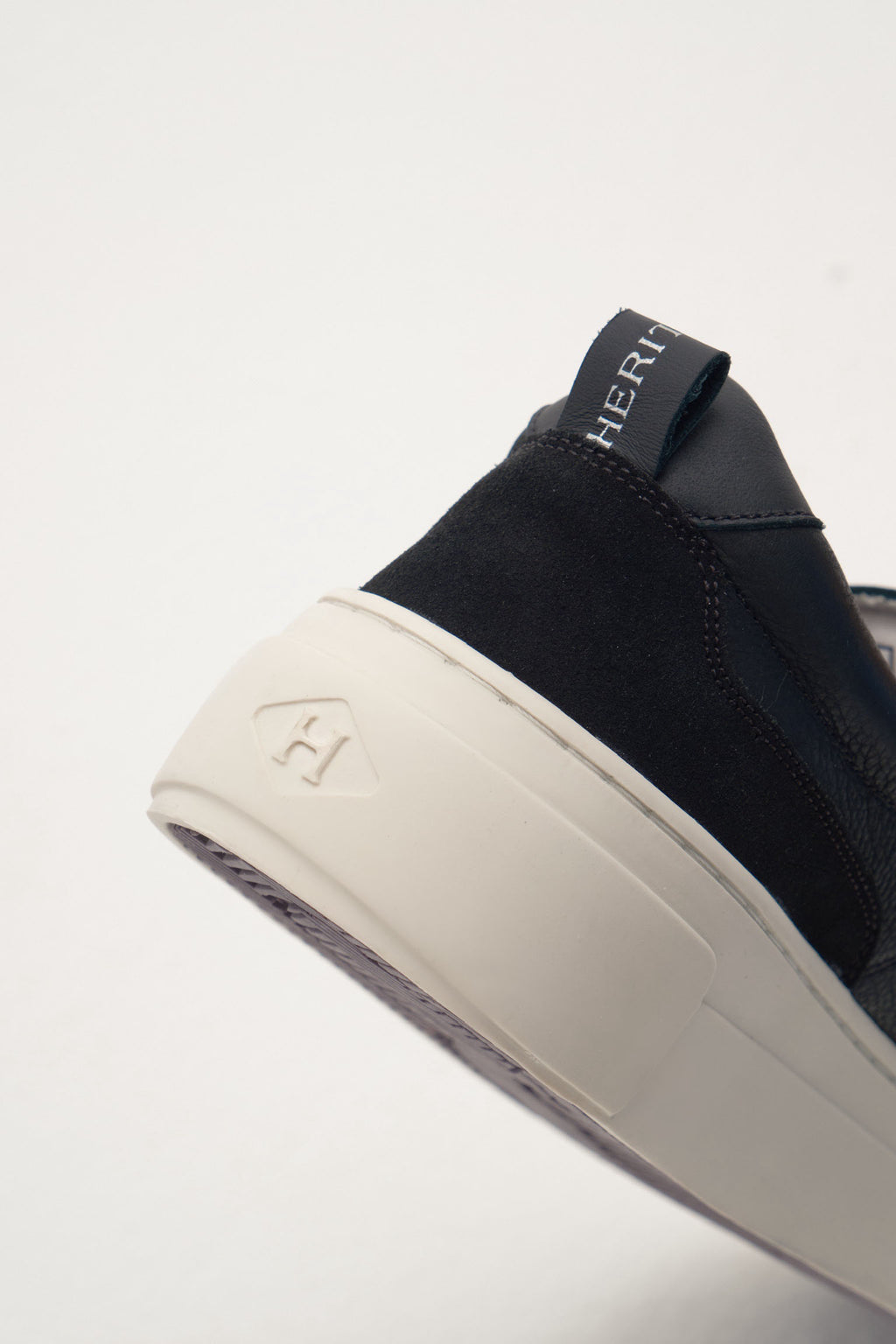Herit Era Black