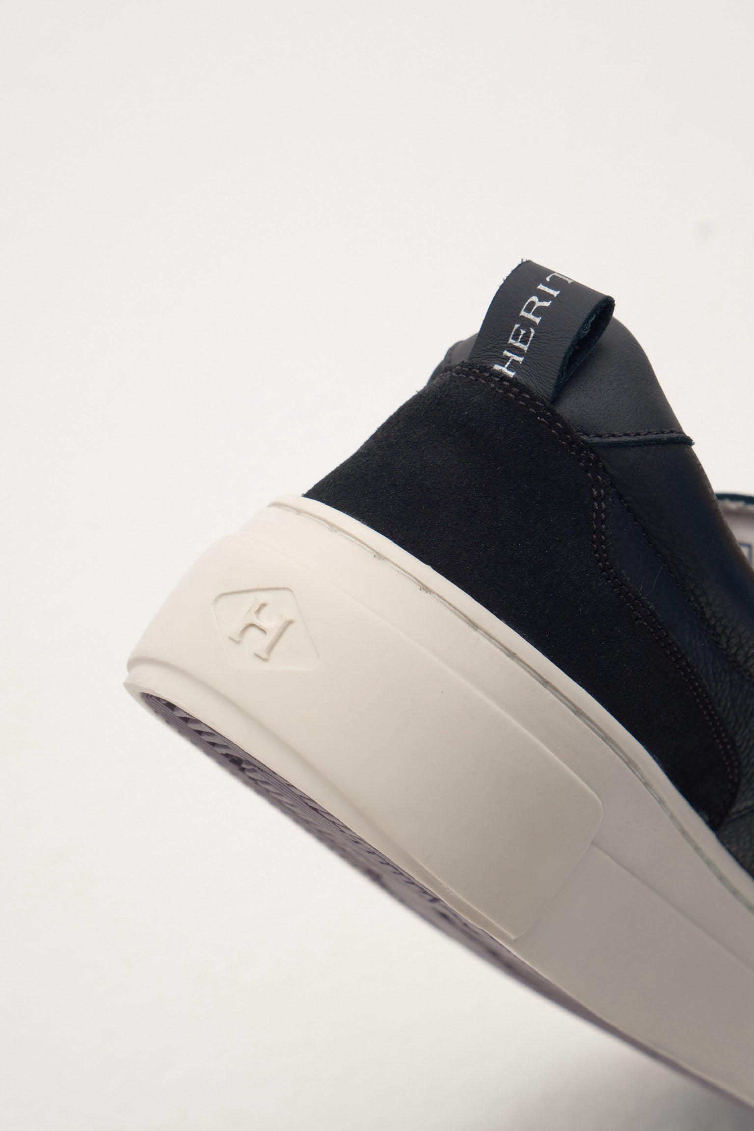 Herit Era Black