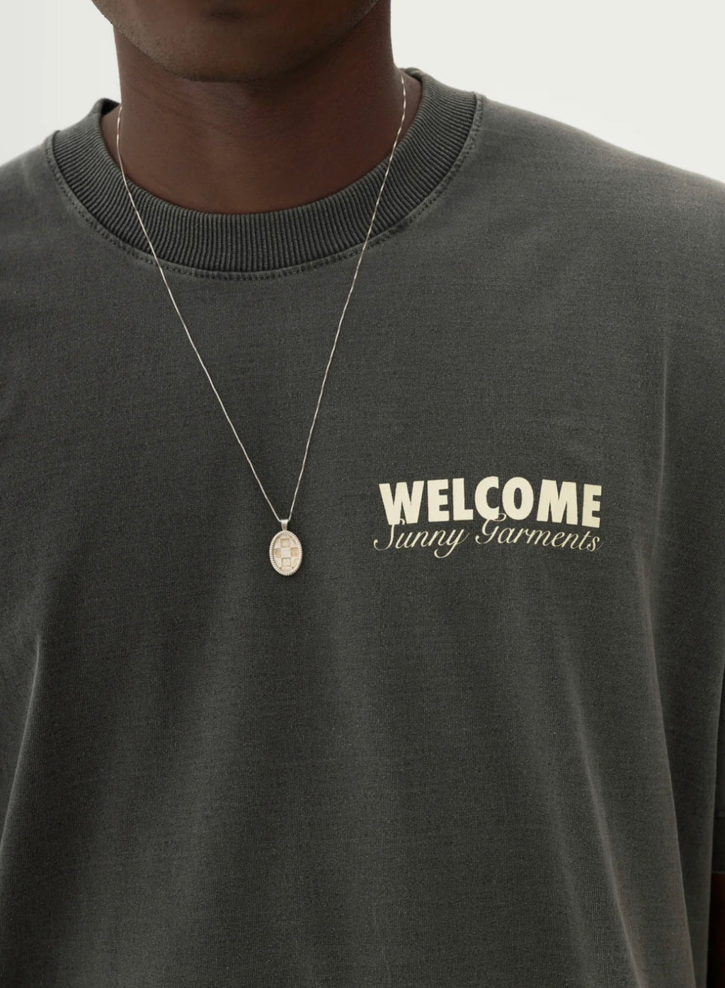 Camiseta Welcome Boxy Fit Pins
