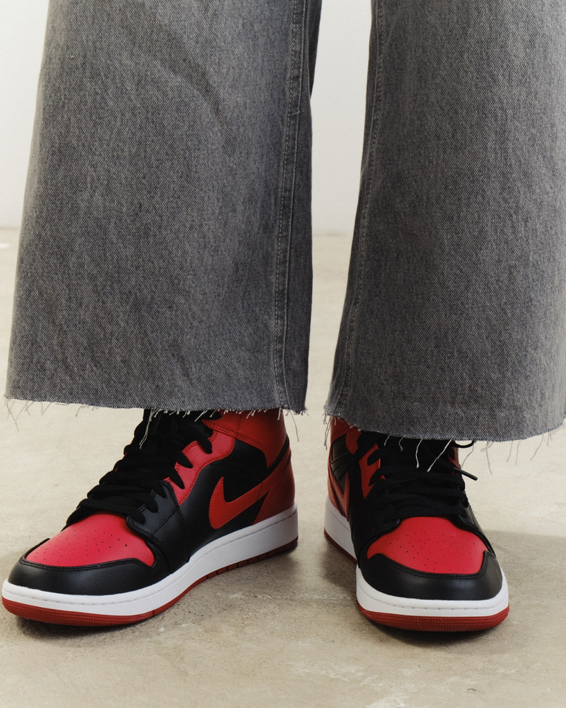 Nike Air Jordan 1 Mid Reverse Bred