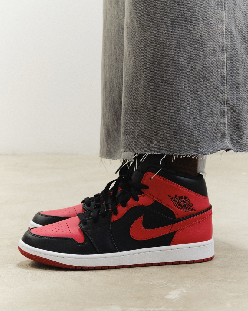Nike Air Jordan 1 Mid Reverse Bred